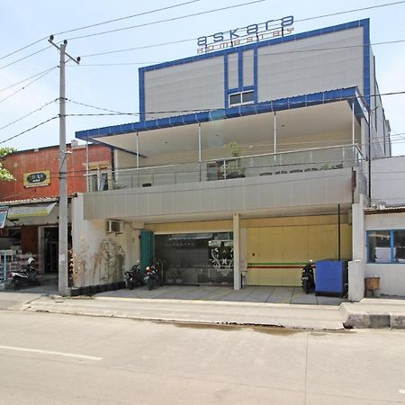 Hotel Reddoorz Near Uns Solo Exteriér fotografie