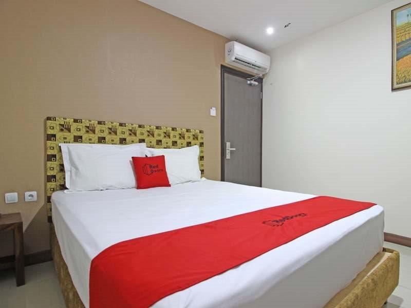 Hotel Reddoorz Near Uns Solo Exteriér fotografie