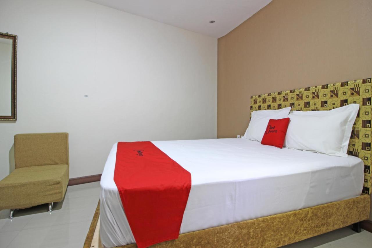 Hotel Reddoorz Near Uns Solo Exteriér fotografie