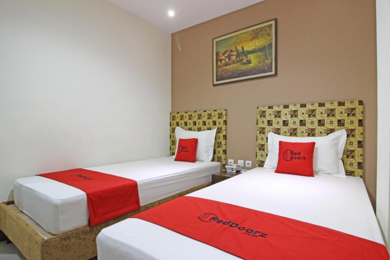 Hotel Reddoorz Near Uns Solo Exteriér fotografie