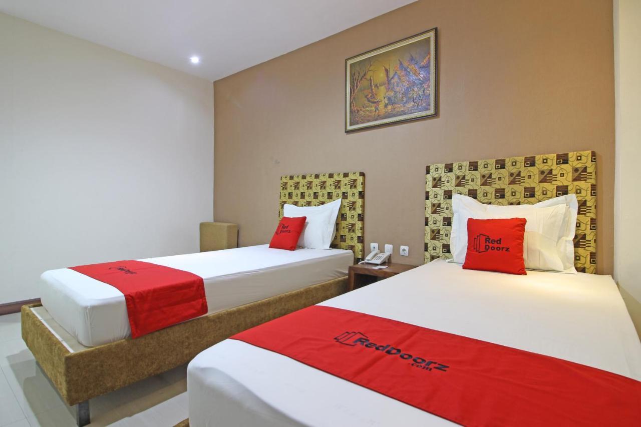 Hotel Reddoorz Near Uns Solo Exteriér fotografie