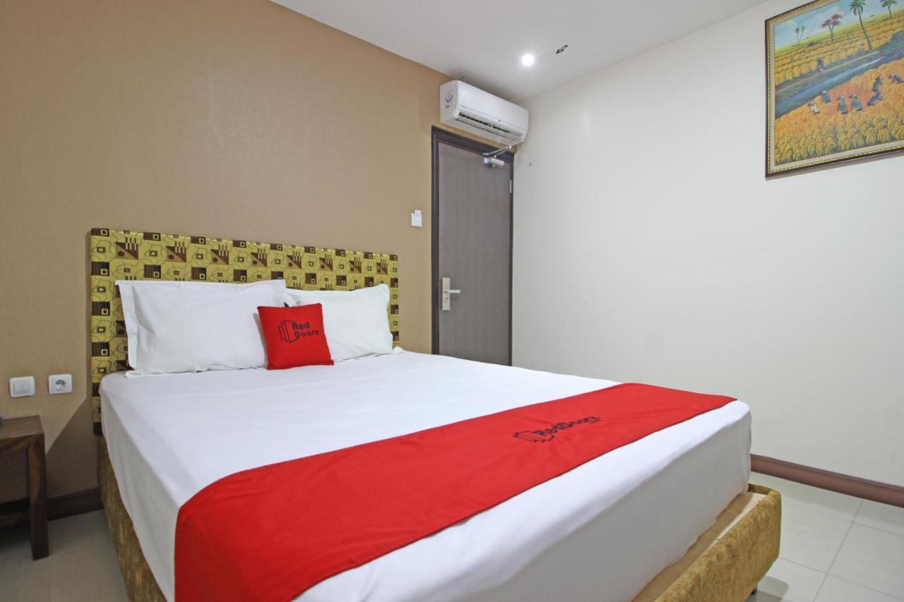 Hotel Reddoorz Near Uns Solo Exteriér fotografie