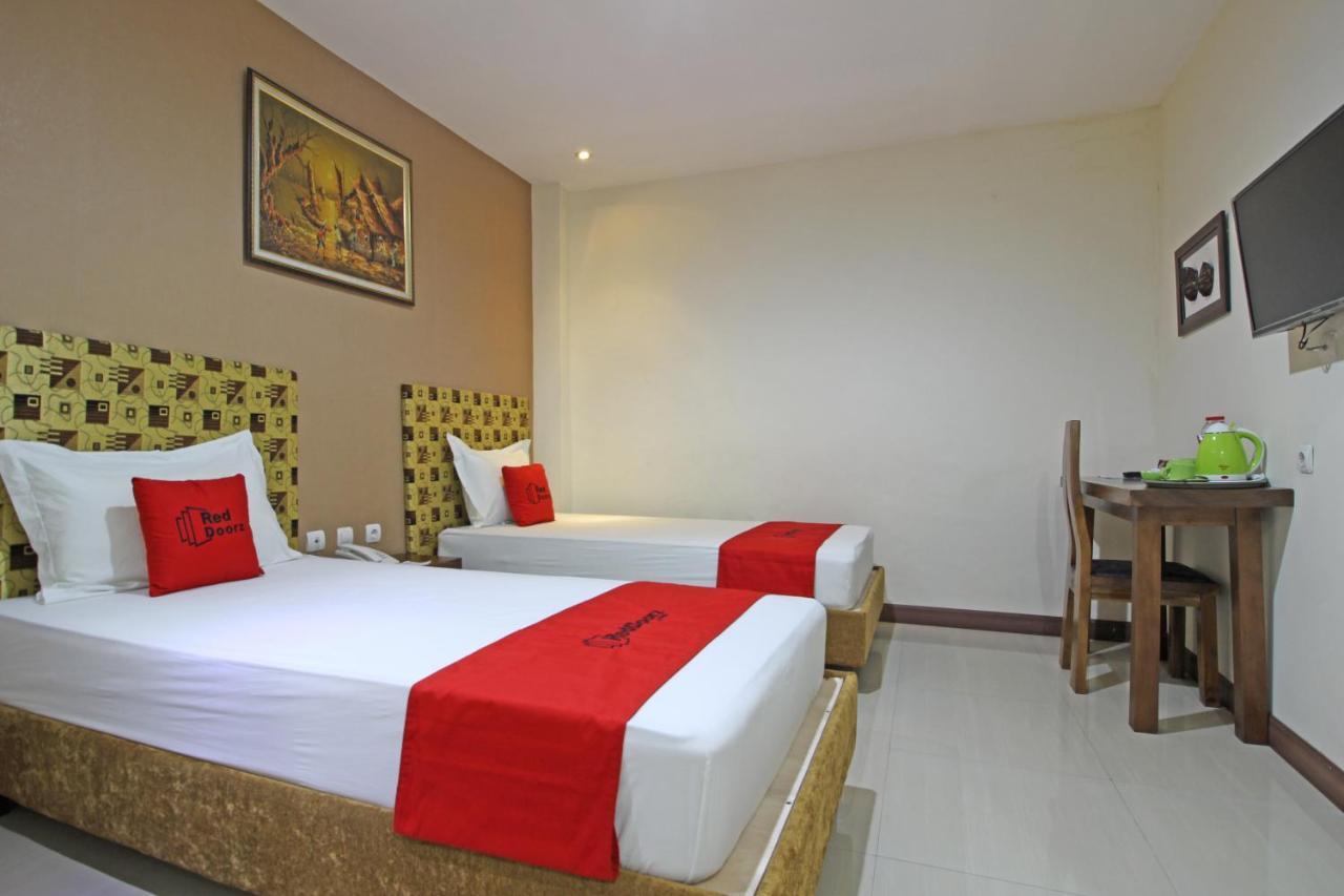 Hotel Reddoorz Near Uns Solo Exteriér fotografie