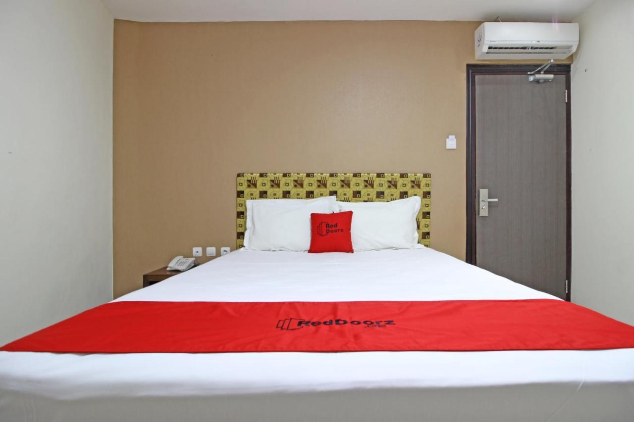 Hotel Reddoorz Near Uns Solo Exteriér fotografie