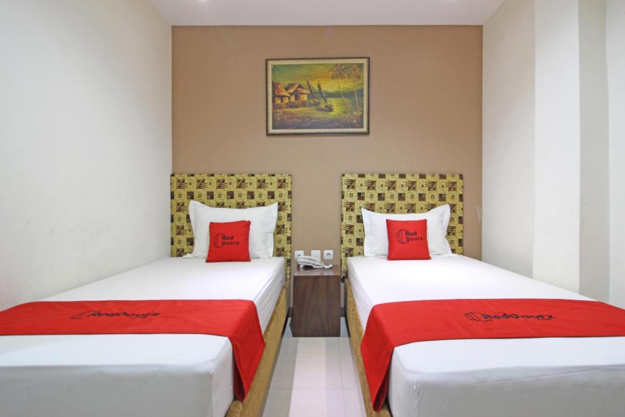 Hotel Reddoorz Near Uns Solo Exteriér fotografie