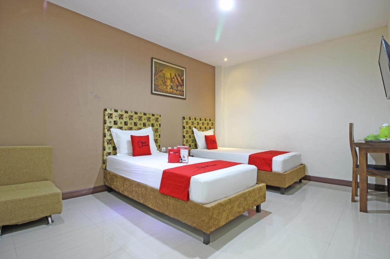 Hotel Reddoorz Near Uns Solo Exteriér fotografie