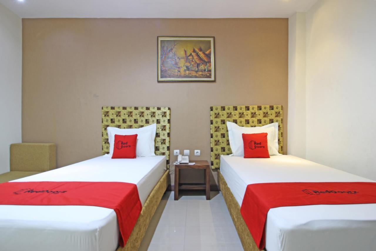 Hotel Reddoorz Near Uns Solo Exteriér fotografie
